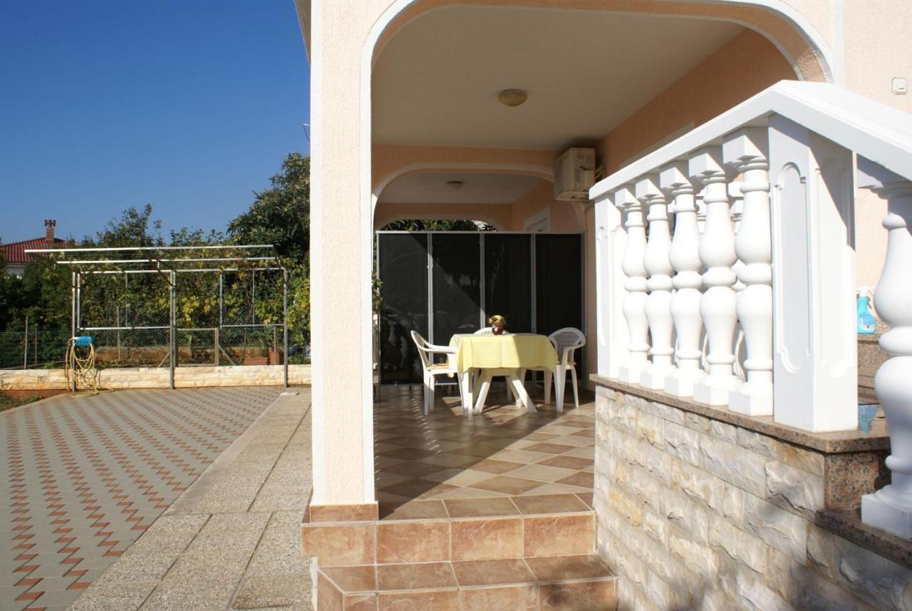 Apartment Nevenka Крк Экстерьер фото